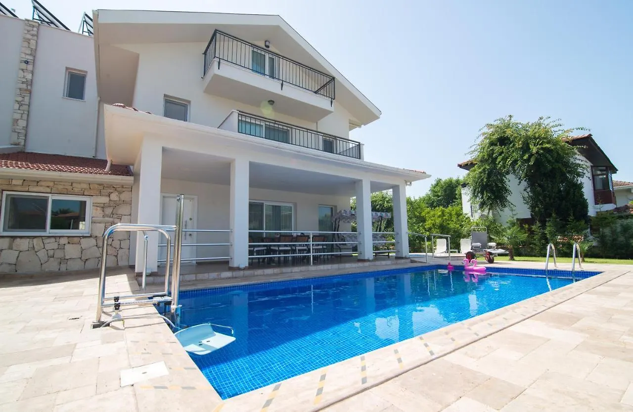 Crescent Twins- Blue Vılla Dalyan
